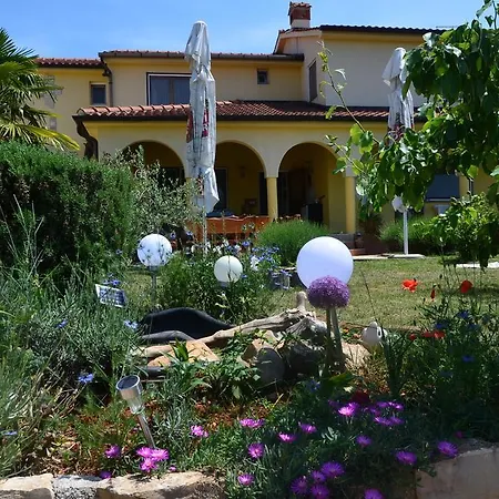 Apartmenthaus Sabine * Nova Vas (Porec)